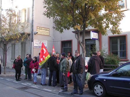 Rassemblement devant le commissariat d'Aubagne